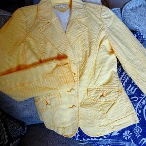 Tommy Hilfiger pin striped white & yellow seersucker blazer with buttons. M